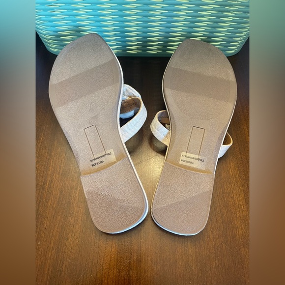 NWOT DV by Dolce Vita Women's Cream Sandals with Floral Design - Picture 8 of 8